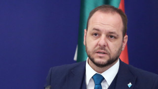 Сандов строго предупреждава наследника си