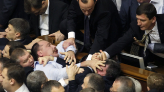 Втори ден бой и юмруци в украинския парламент 