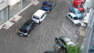 Порой наводни улиците на Карлово 