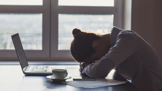 Самотата е точно толкова вредна за здравето колкото тютюнопушенето и