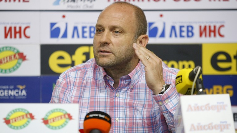 Ще спонсорират ли "Ефбет" и "Лукойл" футболния Левски? Отговорът на Тити Папазов