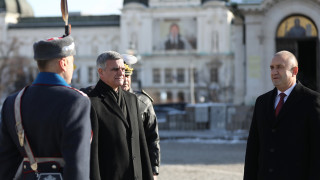 Дипломацията е най важният инструмент с който следва да се реши