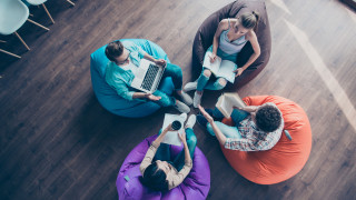 Споделените работни пространства известни като Coworking стават все повече и то