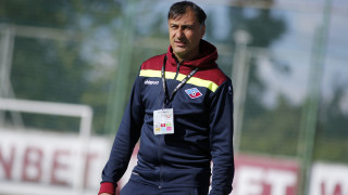 Във второто ниво на футбола ни наказани със спиране от