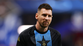 Лионел Меси вкара гол и направи две асистенции за да