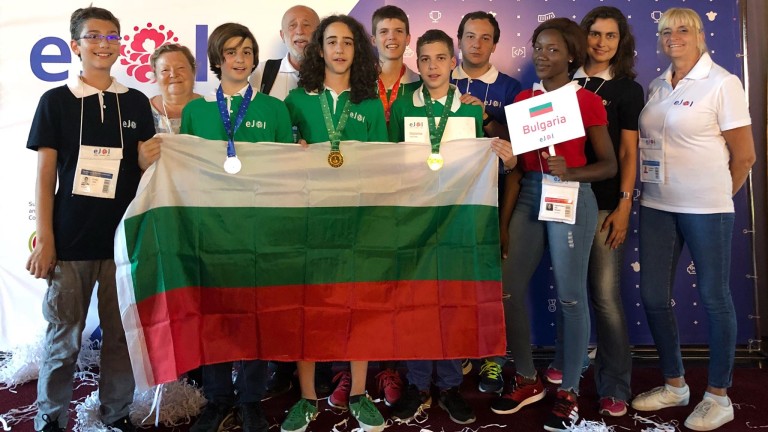 Два златни, сребърен и бронзов медал за България от Европейска младежка олимпиада по информатика