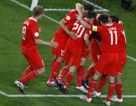 Куриоз - огромни ТВ екрани за феновете в цяла Русия на Евро 2012, но не и в Москва