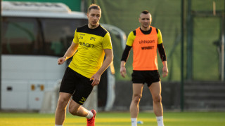 Ботев (Пловдив) картотекирa играчите си днес