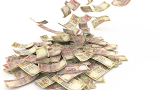 Индийската рупия се превърна от най добре в най зле представящата се