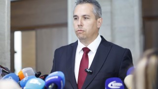 Парламентарната група на Възраждане очаква все още пет подписа за