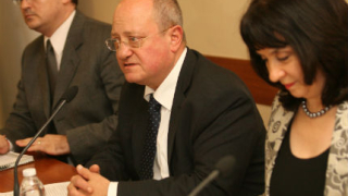 Обмислят намаляване на времето за матурите, за да се преписва по-малко