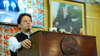 Премиерът на Пакистан Имран Хан обвини френския президент Еманюел Макрон