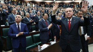 Днес комисията по външните работи на турския парламент отложи
