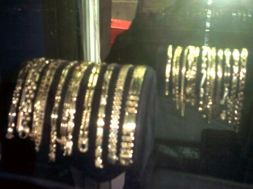 4 кг. злато и сребро откраднаха от бижутериен магазин 