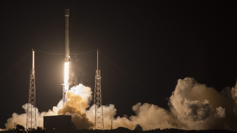 SpaceX за втори път успешно приземи ракета носител на платформа в океана