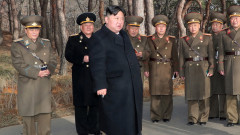 Ким чен Ун 3 дни инспектира оръжейни фабрики в КНДР