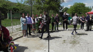 Бюст паметник на дългогодишния спонсор и президент на ФК Балкан Васил