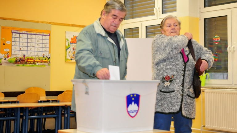 В Словения гласуват на референдум за еднополовите бракове