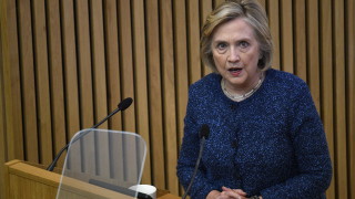 Държавният департамент погна Хилари Клинтън за имейлите