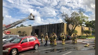 Най малко двама души са загинали след като самолет се разби
