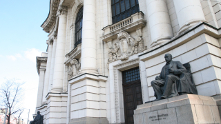 Минималната работна заплата за най ниските академични длъжности в държавните висши