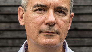 България отвън изглежда трагично Това вижда писателят Илия Троянов стана