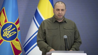 Украинският министър на отбраната Рустем Умеров обсъди военната помощ и