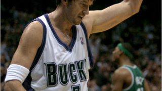 Тони Кукоч спря с баскетбола