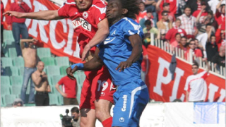 Ричард преподписва до дни със "сините"