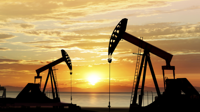 Петролът пробва $50 за барел преди срещата ОПЕК+ в Санкт Петербург