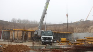 Експерти от Националния строителен контрол и община Созопол проверяват строежа