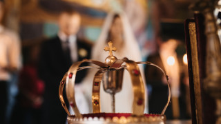 През седмицата една леля с шарена перука понесла се на