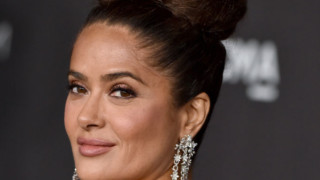 Сякаш лятото не ни беше достатъчно горещо че Салма Хайек