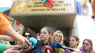 Жени Начева пак обеща по-леки процедури за лечение на деца