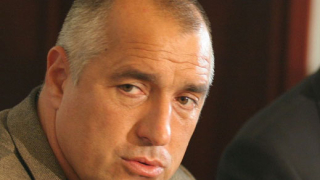 Борисов дава двора си в Банкя за балиране на боклука