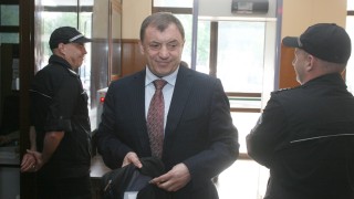 Алексей Петров съди прокуратурата за 2 млн. лв.