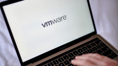 Съкращения на работни места намаляват работната сила на VMware почти наполовина