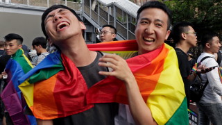 Първи в Азия: Тайван легализира еднополовите бракове