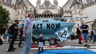 Движението за защита на околната среда Extinction Rebellion провежда протестни