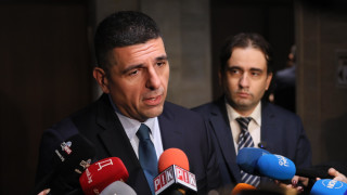 ДБ обяви кой стои зад палежа на камионите за боклук