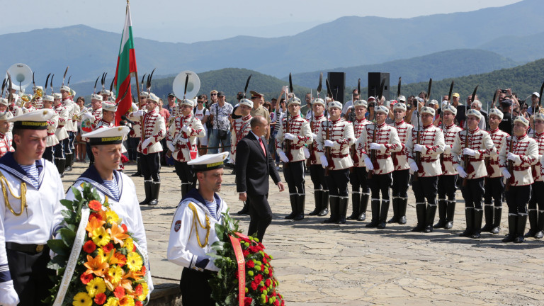 Google почете националния ни празник с развят български флаг