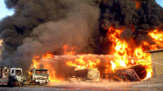 Взривиха 20 цистерни с гориво в Пакистан 