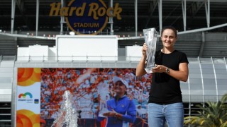 Ашли Барти Австралия победи Каролина Плишкова Чехия със 7 6 1 6 3