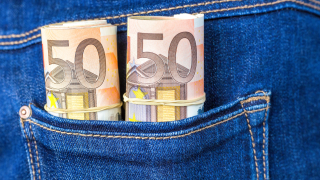 Еврото и паундът печелят от спада на долара
