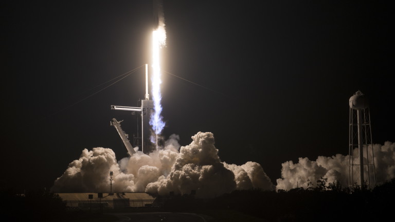 Космическият кораб ма SpaceX пристигна на Международната космическа станция МКС