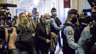 Бившият френски министър и белязан от скандали магнат Бернар Тапи