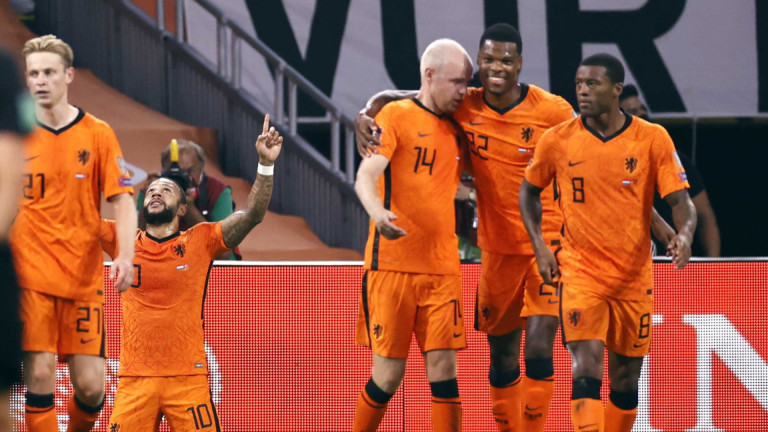 Футболистите на нидерландския национален отбор Френки де Йонг, Мемфис Депай и