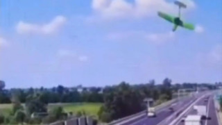 Малък самолет се разби на италианска магистрала съобщава Ню Йорк