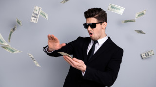 Счетоводителят финансов консултант и автор на няколко книги за финанси