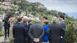 Пуснаха местните жители до лидерите от Г-7 в Таормина